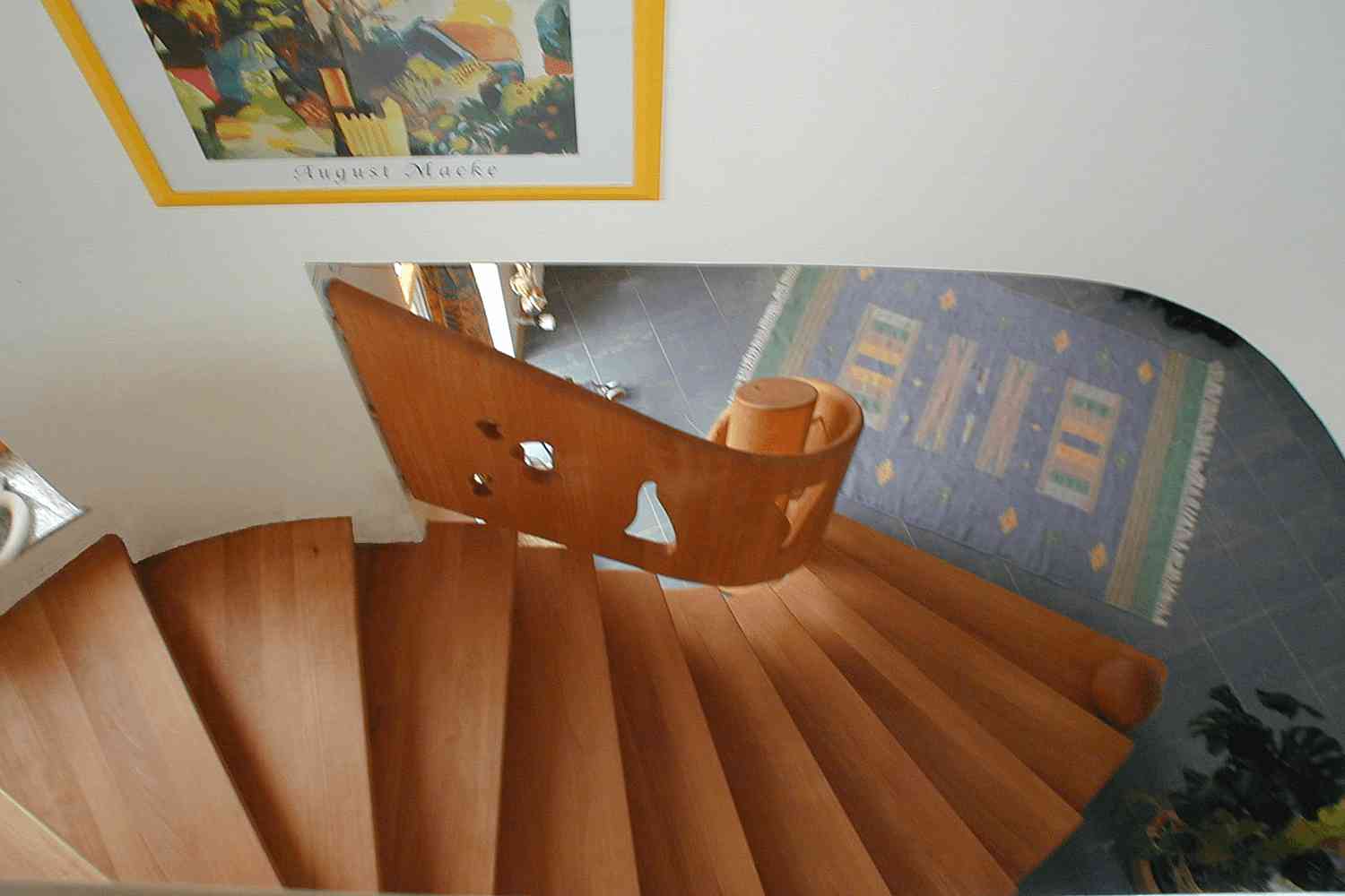 Treppe mit rundem Geländer
