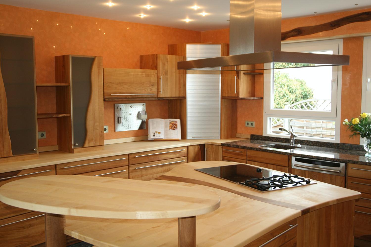 Vollholzküche mit Holzarbeitsplatten auf Maß vom Schreiner 