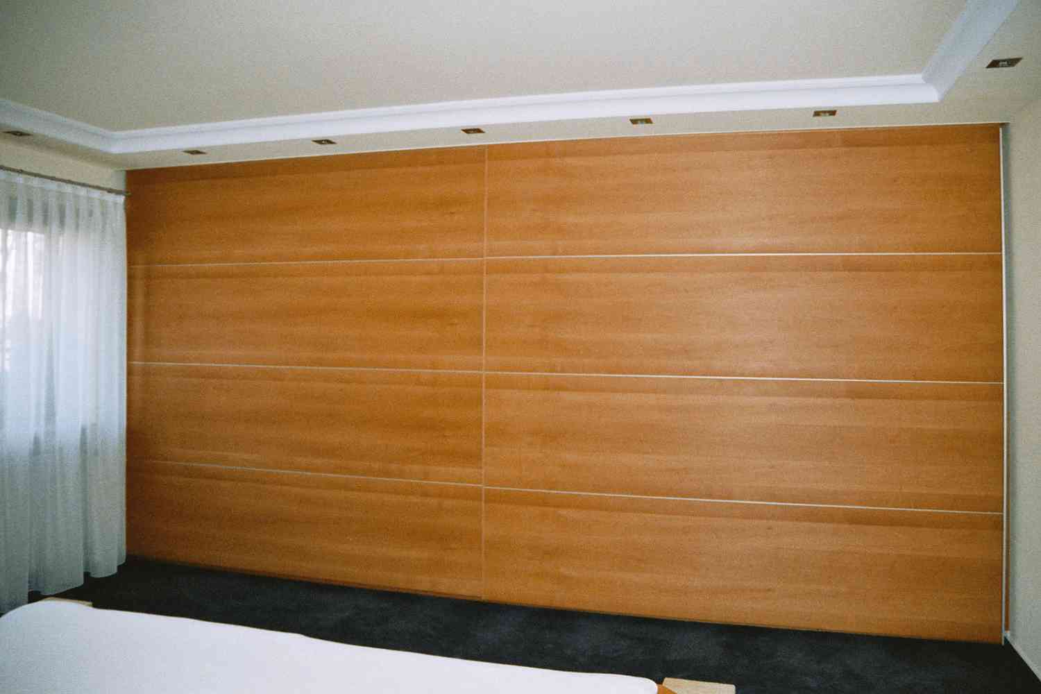 Einbaumöbel - Schlafzimmerschrank in Elsbeere
